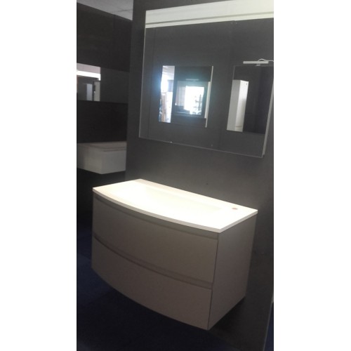 Showroommodel: badmeubel greeploos, wastafel en spiegel 