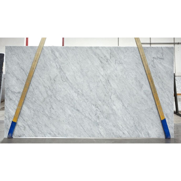 Bianco Carrara keukenblad – wit marmer met zachte grijze aders