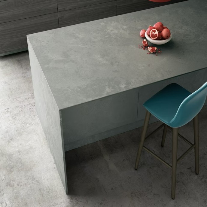 Silestone Composiet Seaport keukenblad – donkere bruin-grijze betonlook met natuurlijke aders