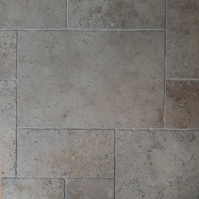 Travertin Silver Getrommeld vloer binnen – elegante grijze natuursteen met tijdloze uitstraling