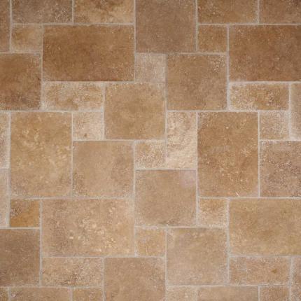 Travertin Noche Getrommeld vloer – warme bruine natuursteen met verouderde uitstraling