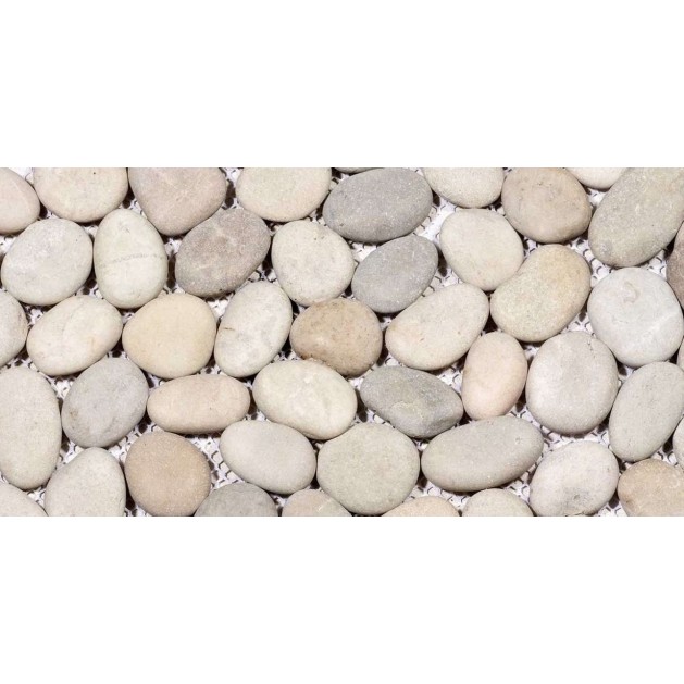 Detail van Beachstone White-Beige – natuurlijke kiezels met matte structuur en zachte tinten